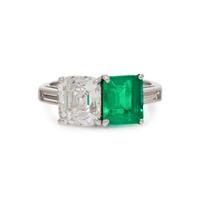 ANTIQUE, DIAMOND AND EMERALD 'TOI ET MOI' RING