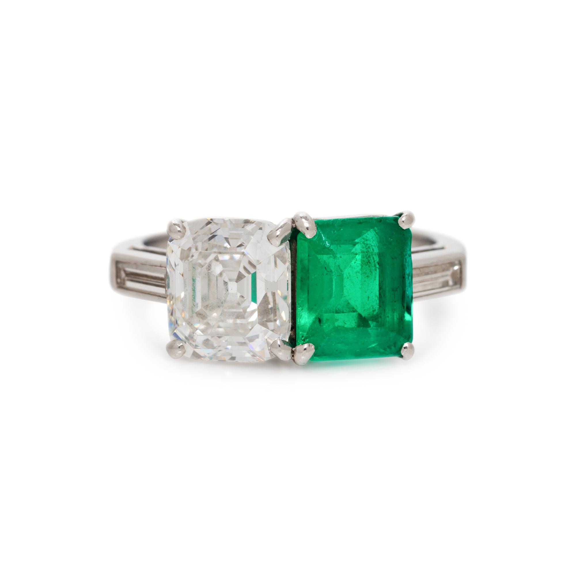 ANTIQUE, DIAMOND AND EMERALD 'TOI ET MOI' RING
