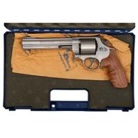 *Smith & Wesson Model 610-2 in Box with Accessories