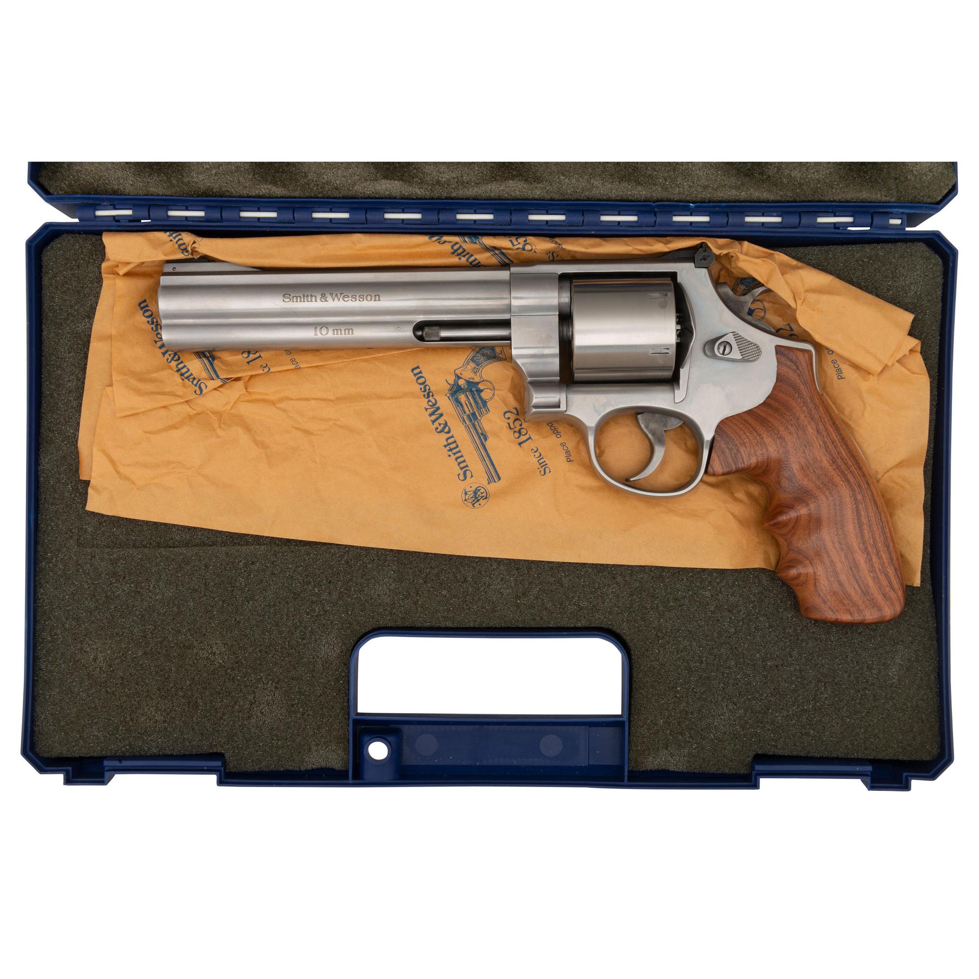 *Smith & Wesson Model 610-2 in Box with Accessories