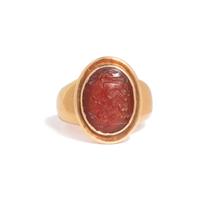 CARNELIAN INTAGLIO AND YELLOW GOLD RING