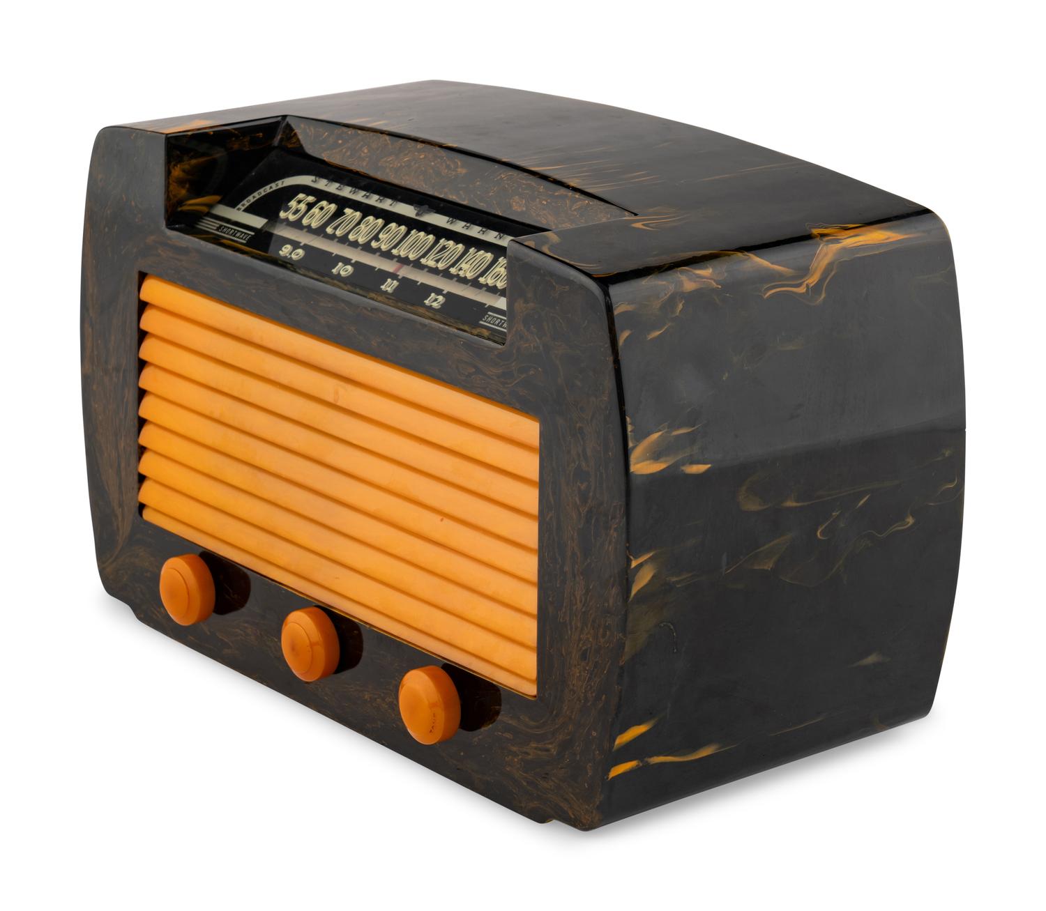 A Stewart Warner 62T36 Radio