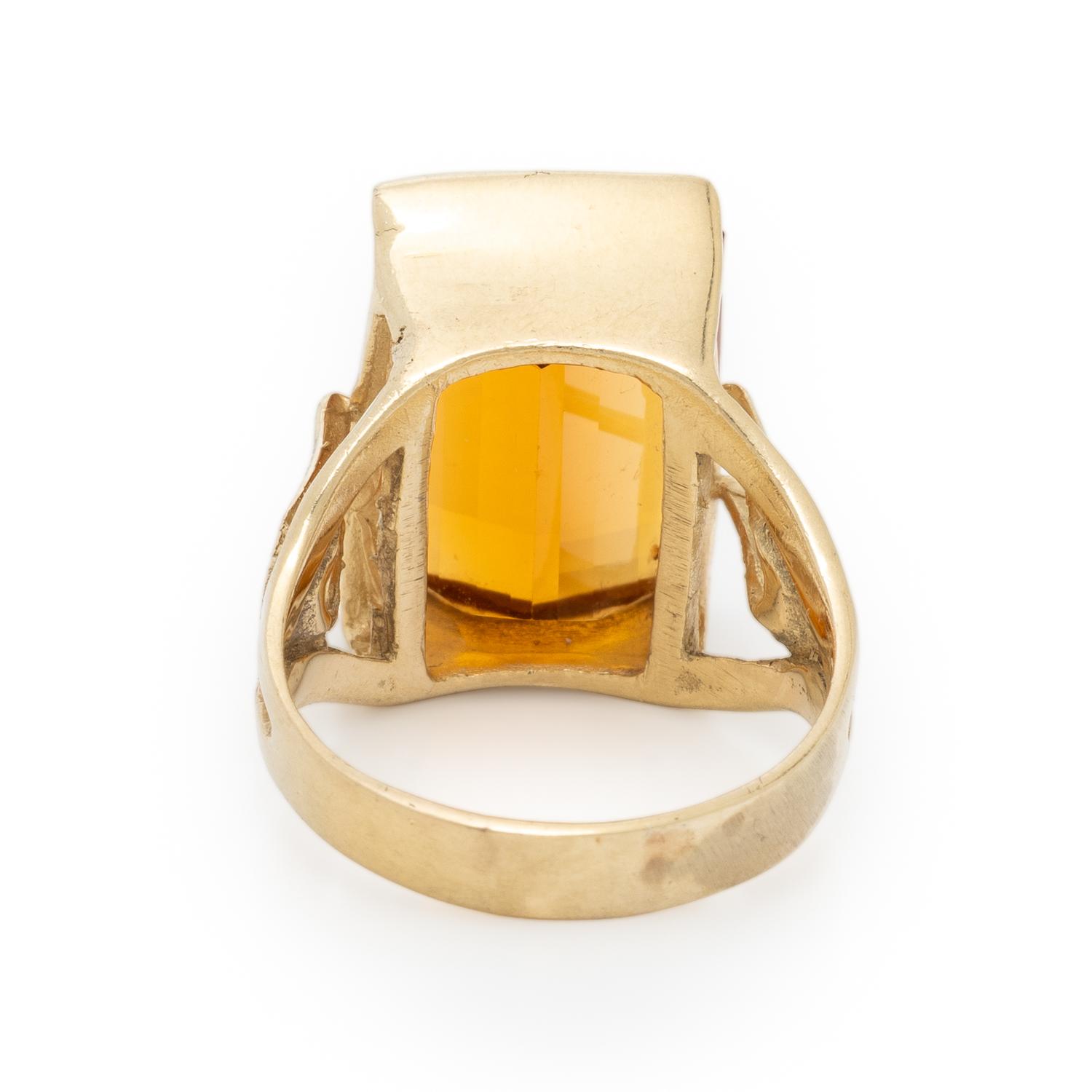 CITRINE AND YELLOW GOLD RING