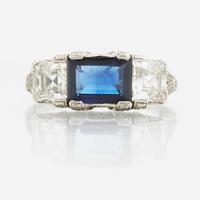 An Edwardian sapphire, diamond, and platinum ring