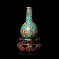 A Chinese Cloisonne Enamel Small Vase, Incised Qianlong Marks 清乾隆“池”字款掐絲琺琅小瓶