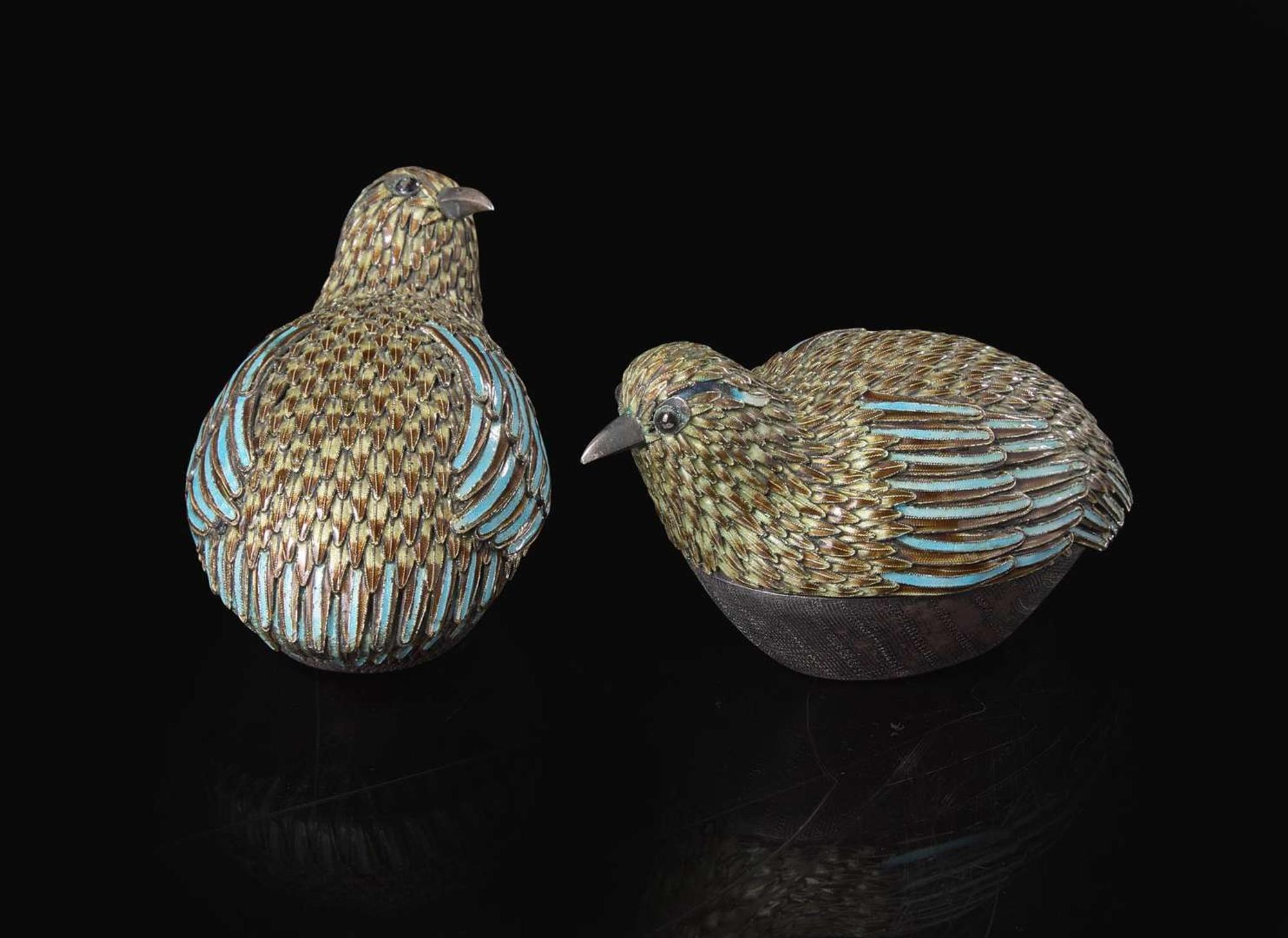 A pair of enameled silver "Quail" boxes 銀地琺瑯鵪鶉盒一對