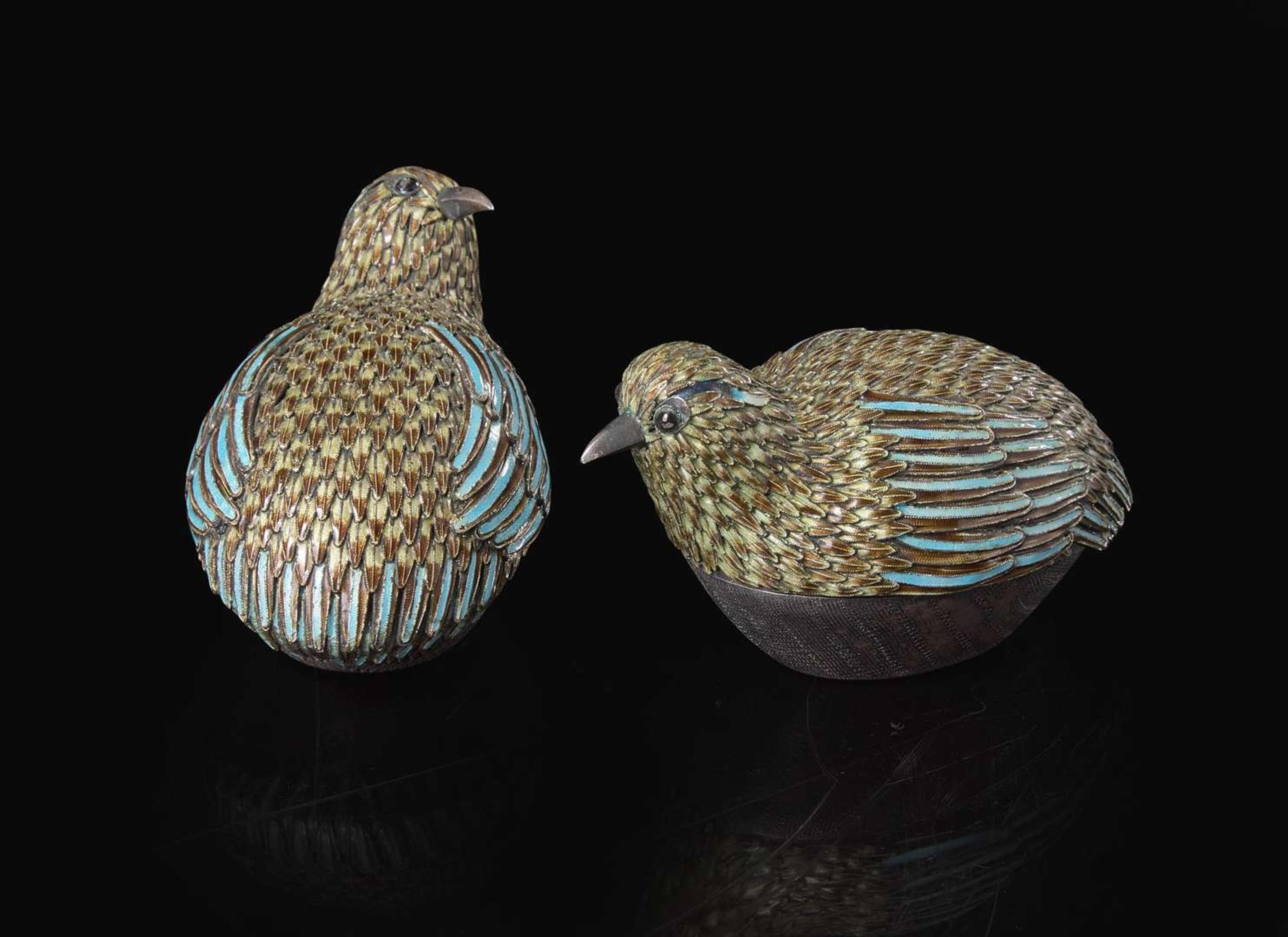A pair of enameled silver "Quail" boxes 銀地琺瑯鵪鶉盒一對