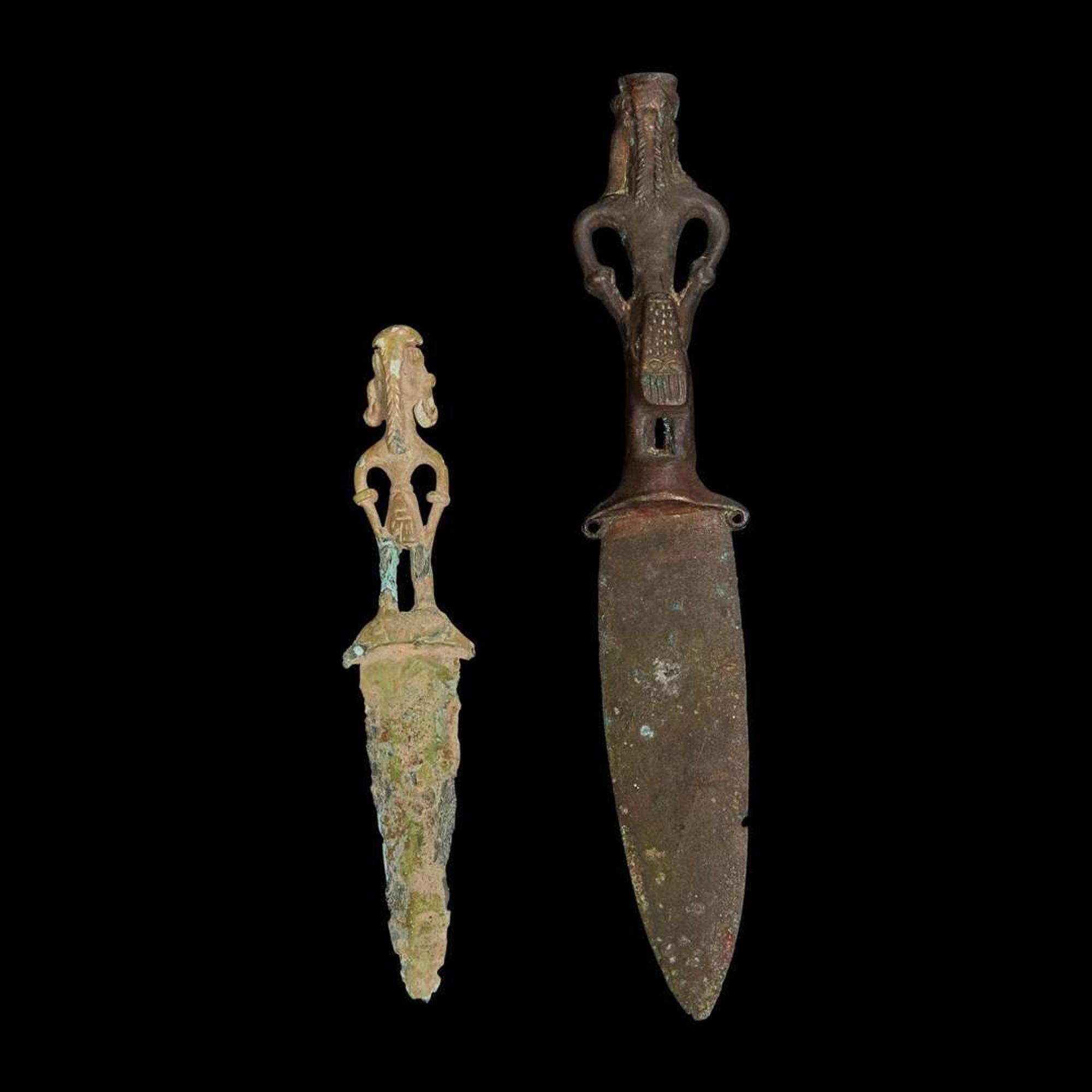 Two Vietnamese bronze daggers 越南青銅匕首兩把 Dong Son Culture, circa 500 BC ?? ????500?