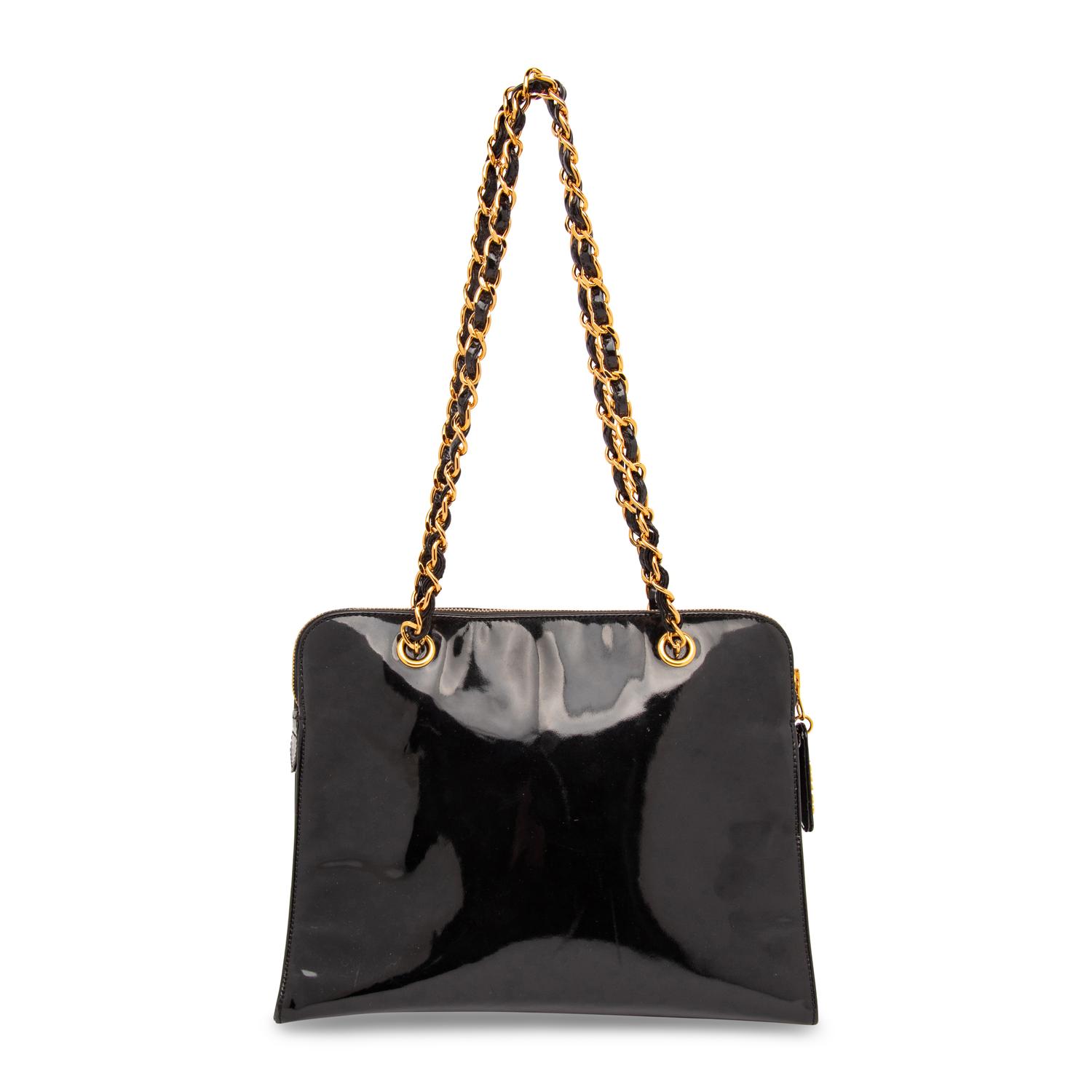 CHANEL, PATENT LEATHER SHOULDER BAG