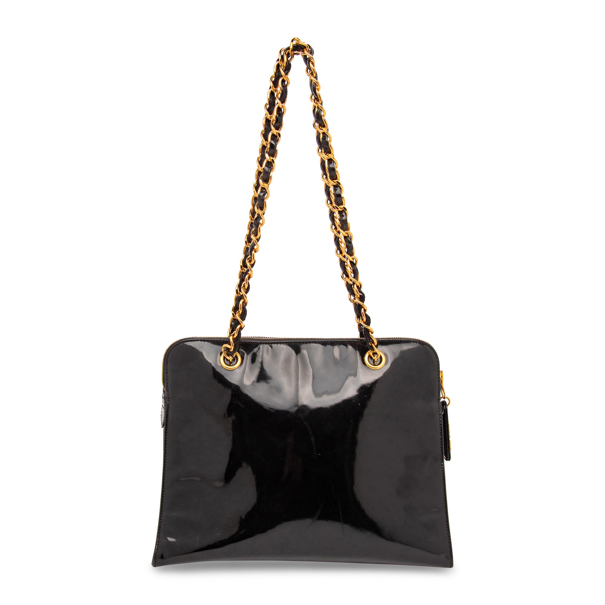 CHANEL, PATENT LEATHER SHOULDER BAG