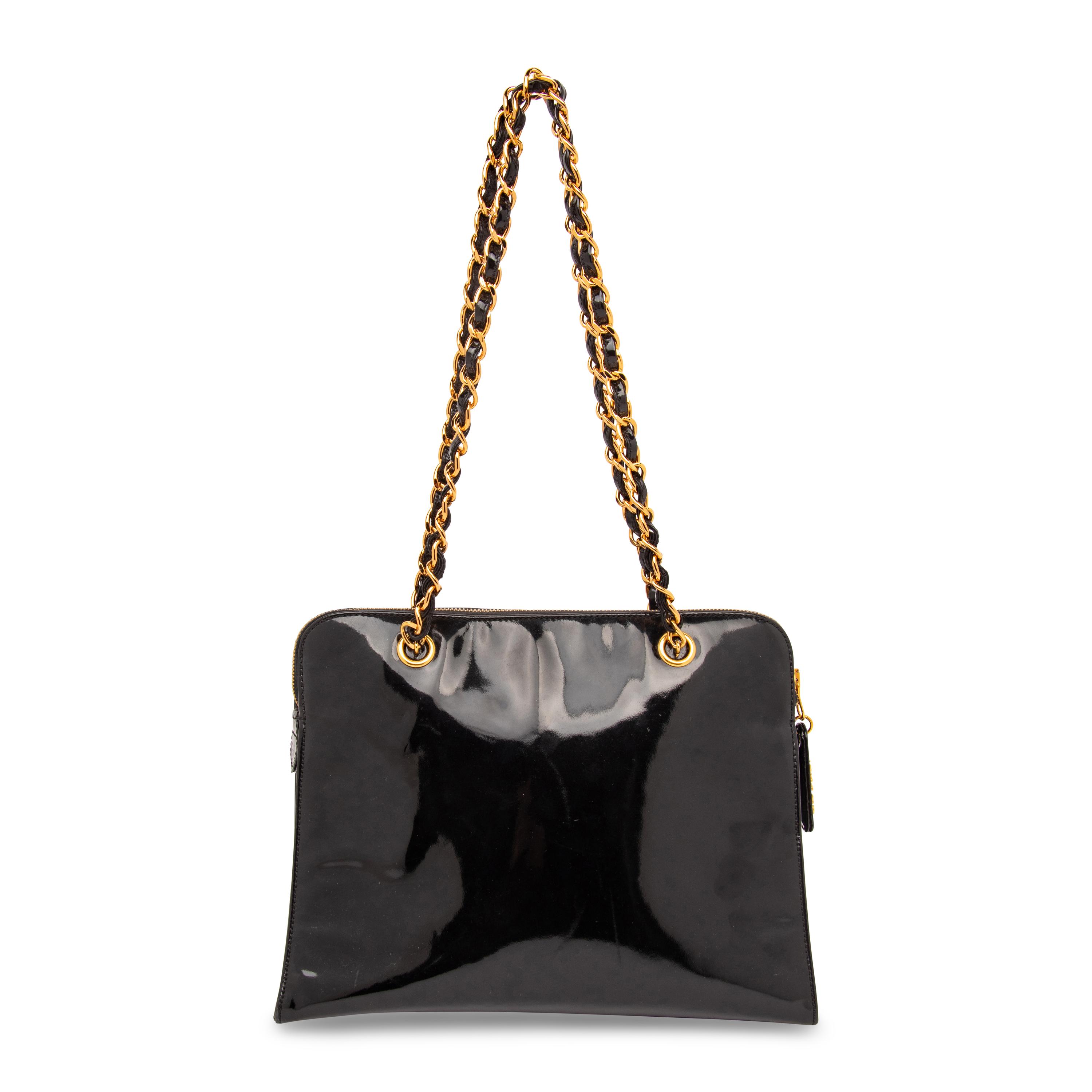 CHANEL, PATENT LEATHER SHOULDER BAG