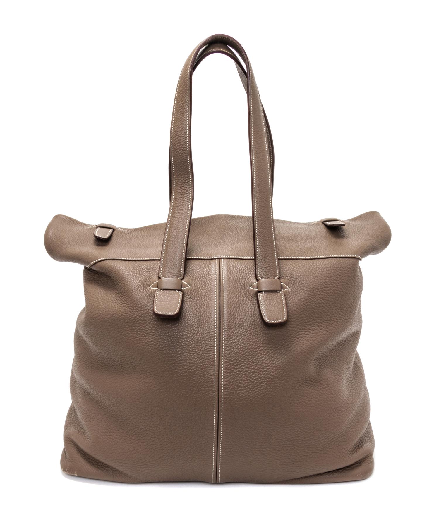 An Hermes Etoupe Leather Thar Travel Bag. 21.5" x 18" x 10".