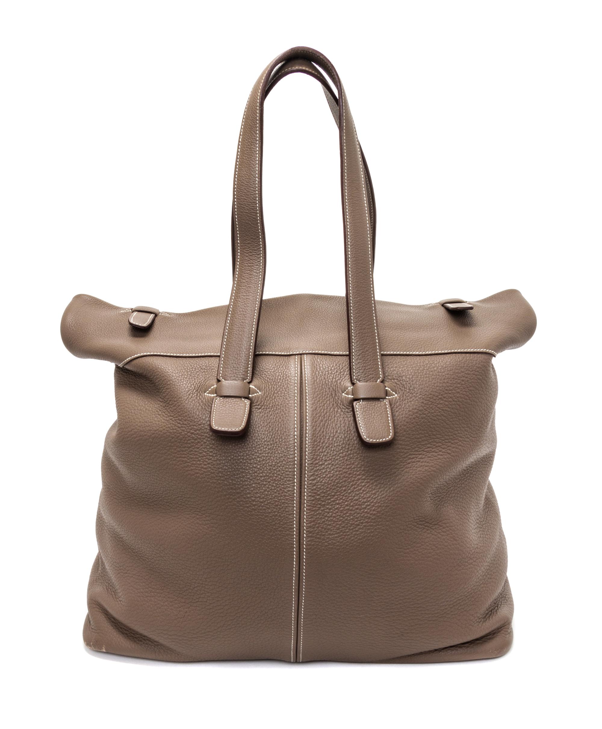 An Hermes Etoupe Leather Thar Travel Bag. 21.5" x 18" x 10".