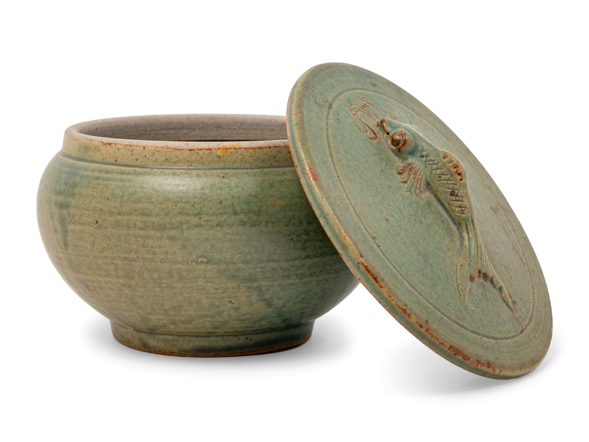 A Celadon Glazed Pottery Covered Jar