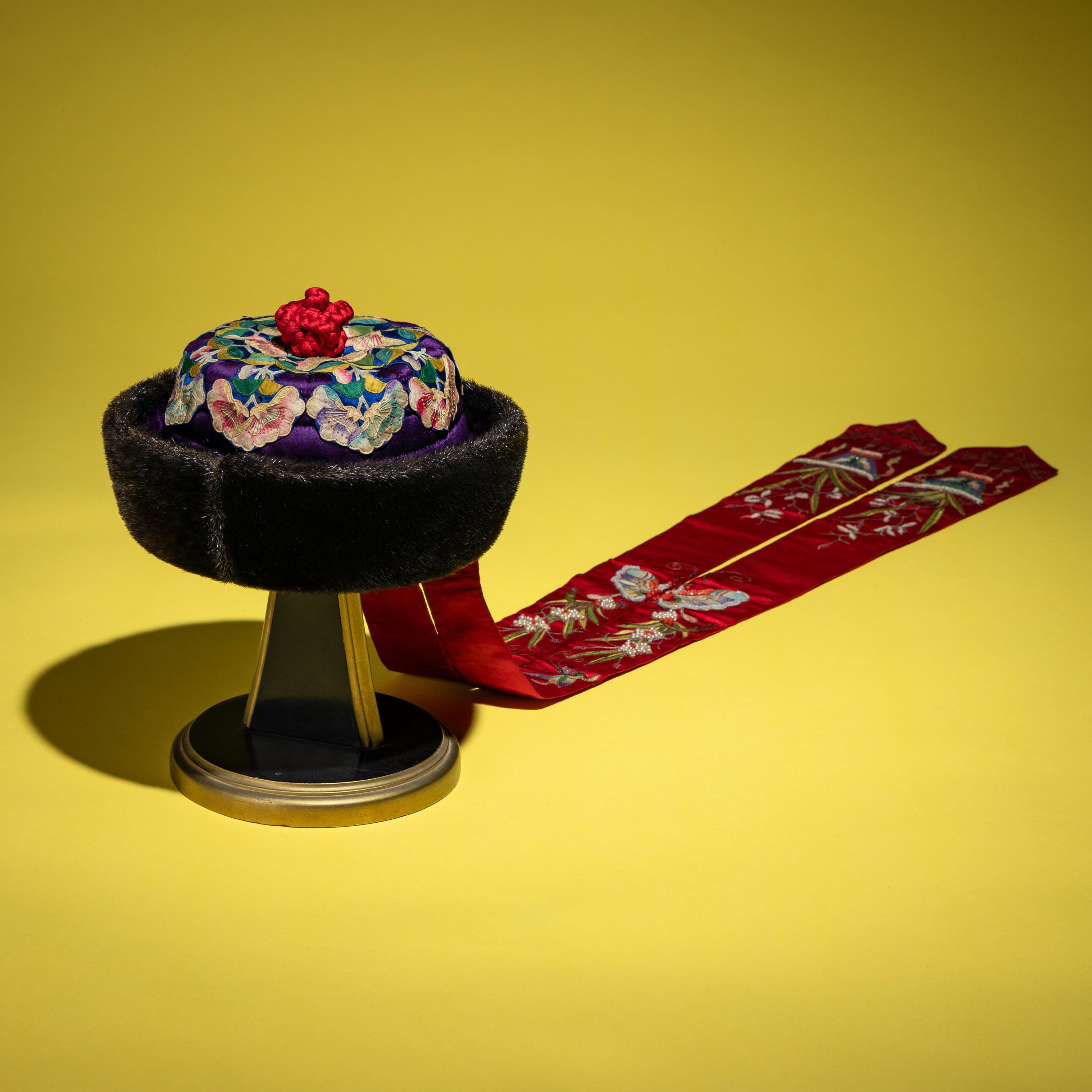 An Embroidered Silk Manchu Noblewoman's Winter Hat, Kunqiumao , 19th Century — 清晚期 紫頂蓋花鑲珠后妃坤秋帽