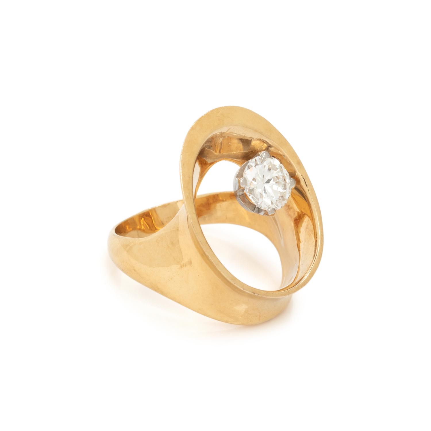 YELLOW GOLD AND DIAMOND RING