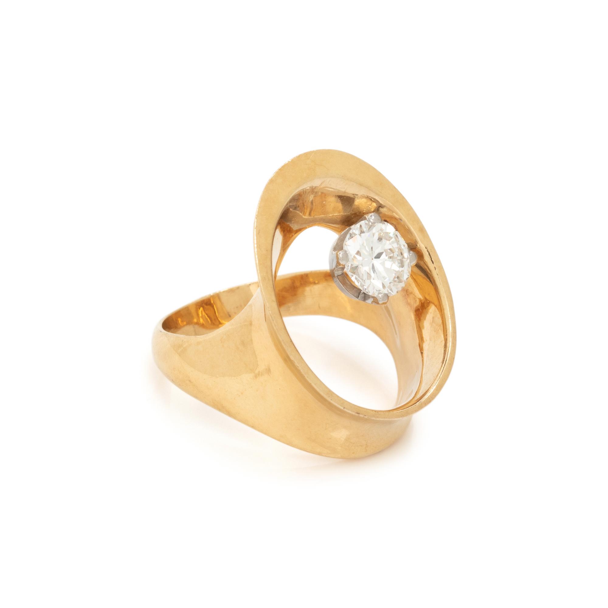 YELLOW GOLD AND DIAMOND RING
