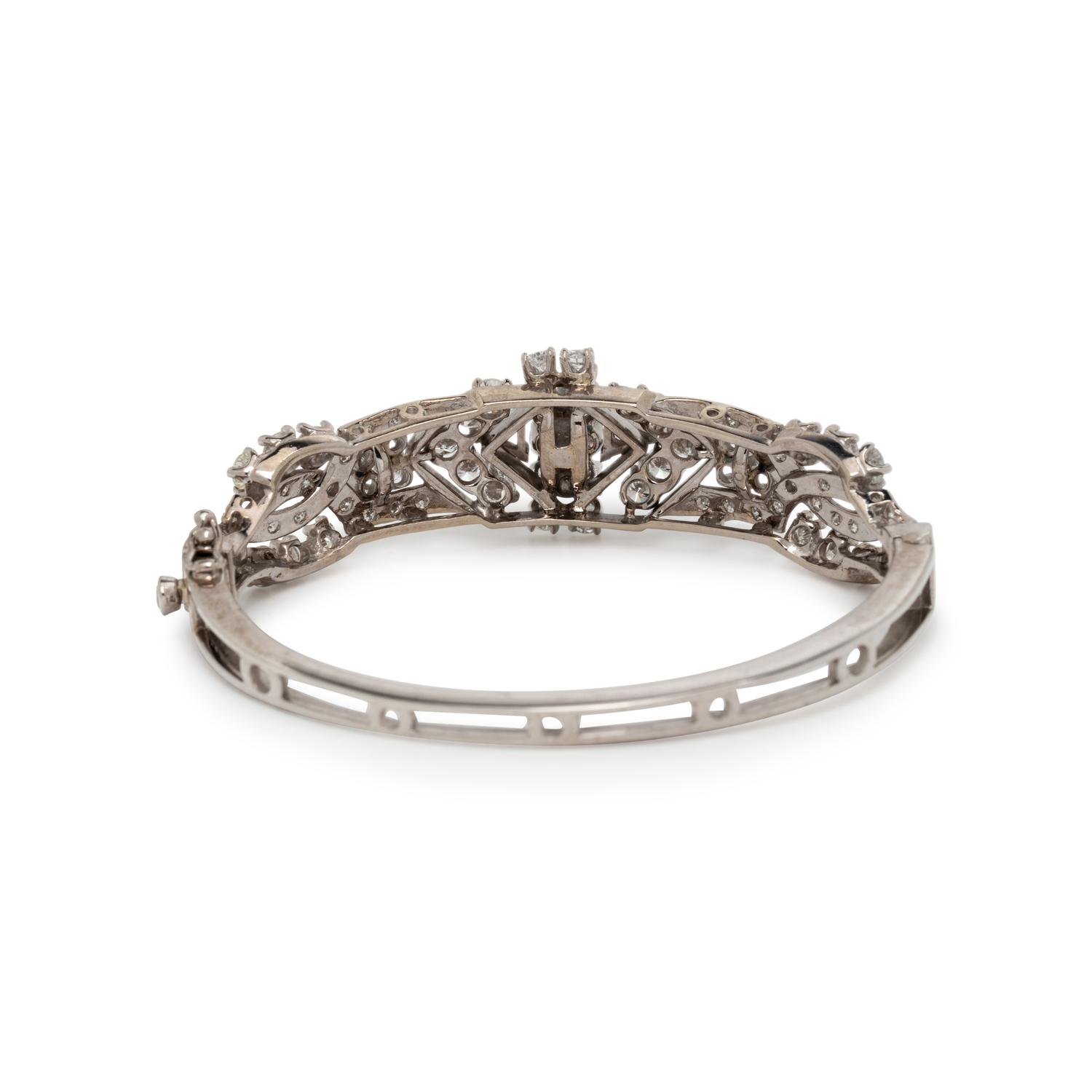WHITE GOLD AND DIAMOND BANGLE BRACELET
