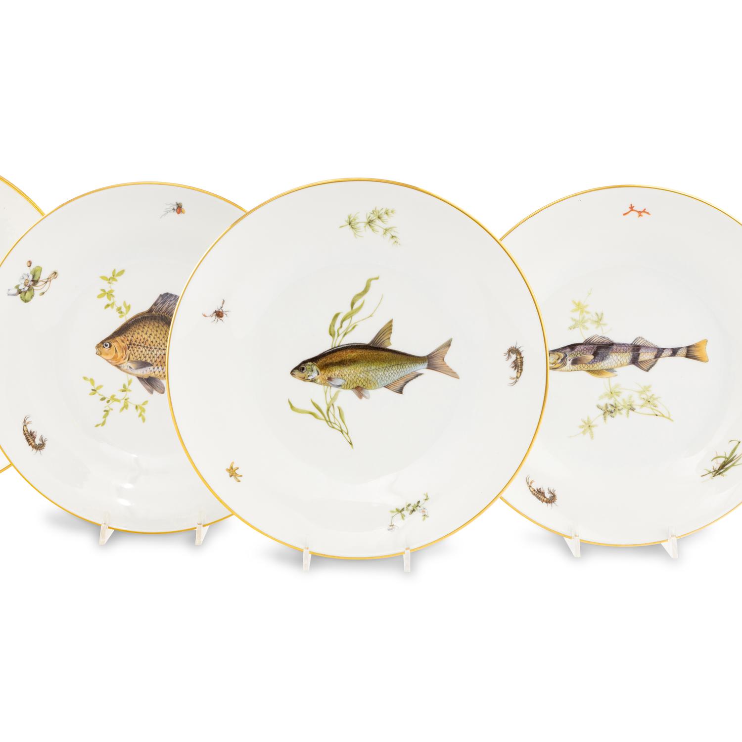 A Richard Ginori Quenelle Porcelain Fish Service