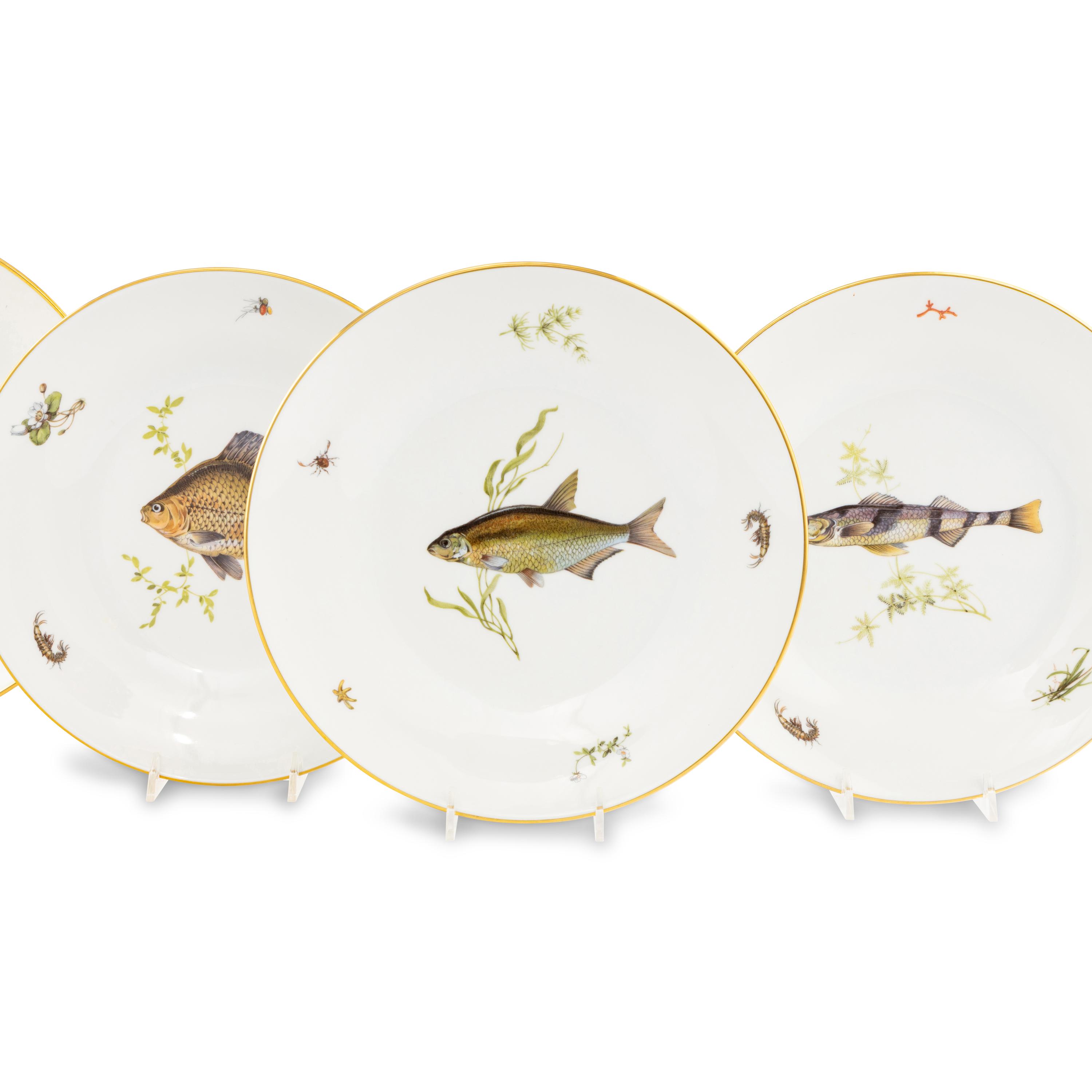 A Richard Ginori Quenelle Porcelain Fish Service