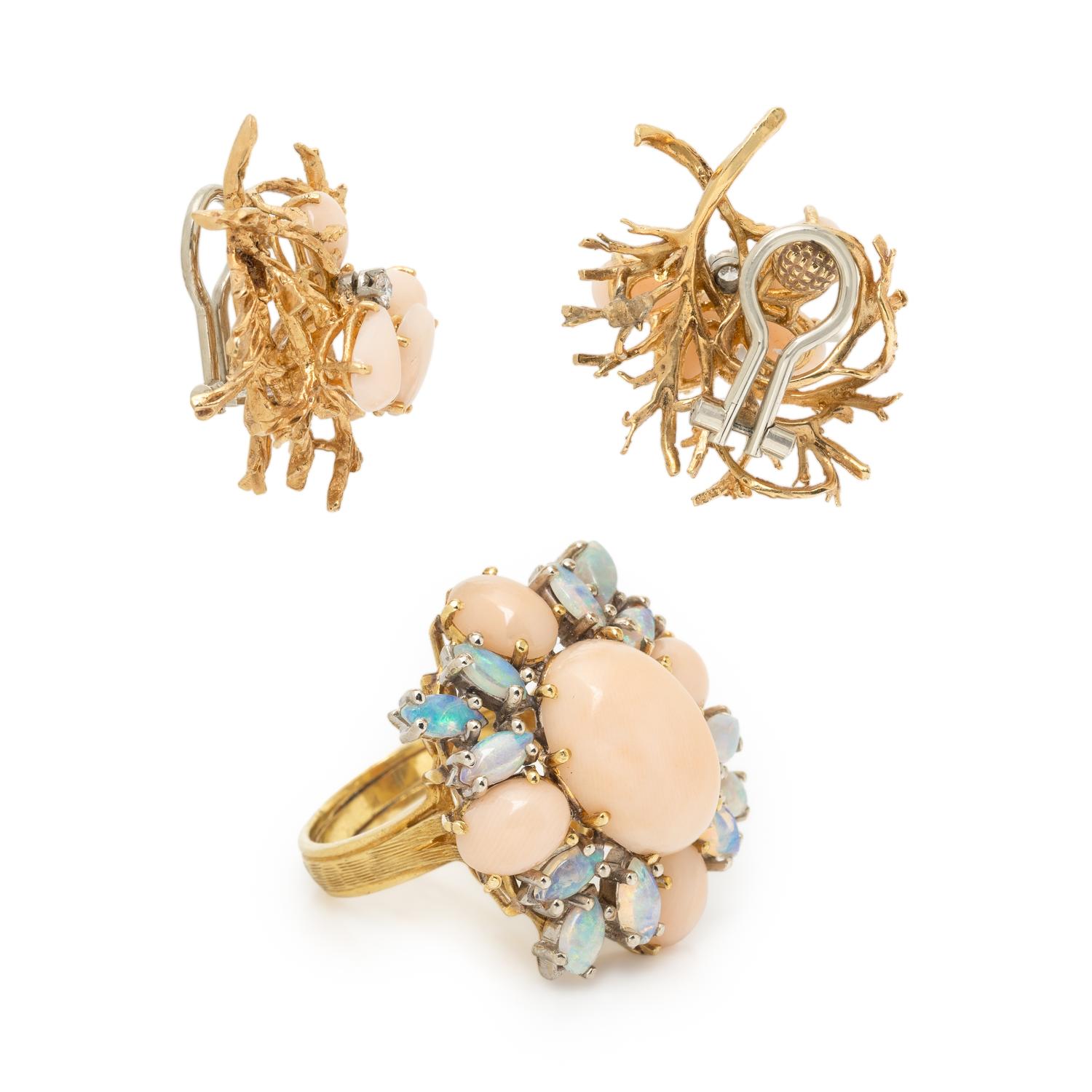 CORAL AND YELLOW GOLD RING AND EARRINGS