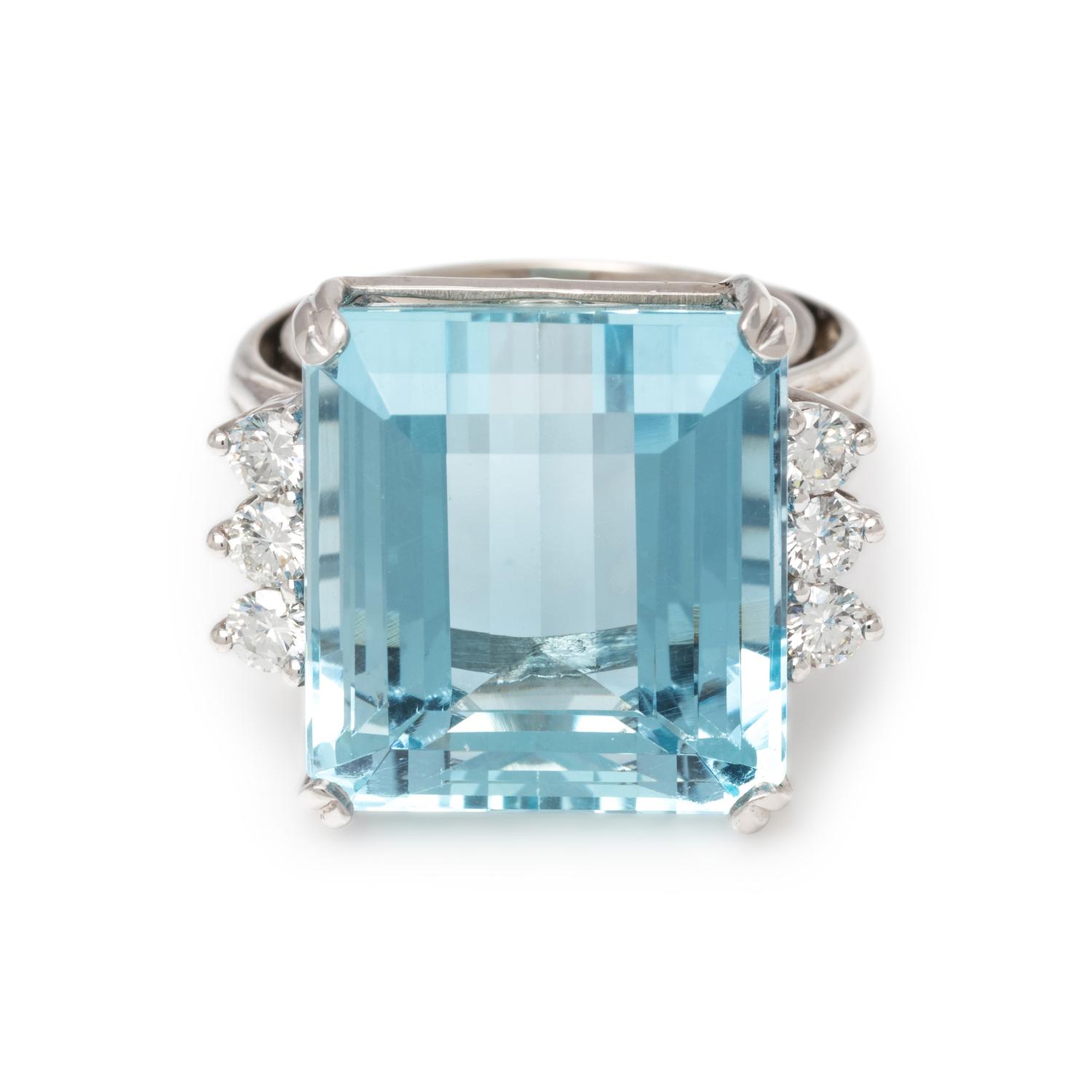 AQUAMARINE AND DIAMOND RING