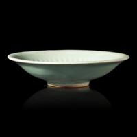 A Chinese Longquan Celadon Glazed Dish, 13th/14th Century 宋/元 龍泉窯梅子青釉碟