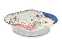 A Chinese Export Porcelain Tobacco Leaf Footed Serving Dish — 19TH CENTURY