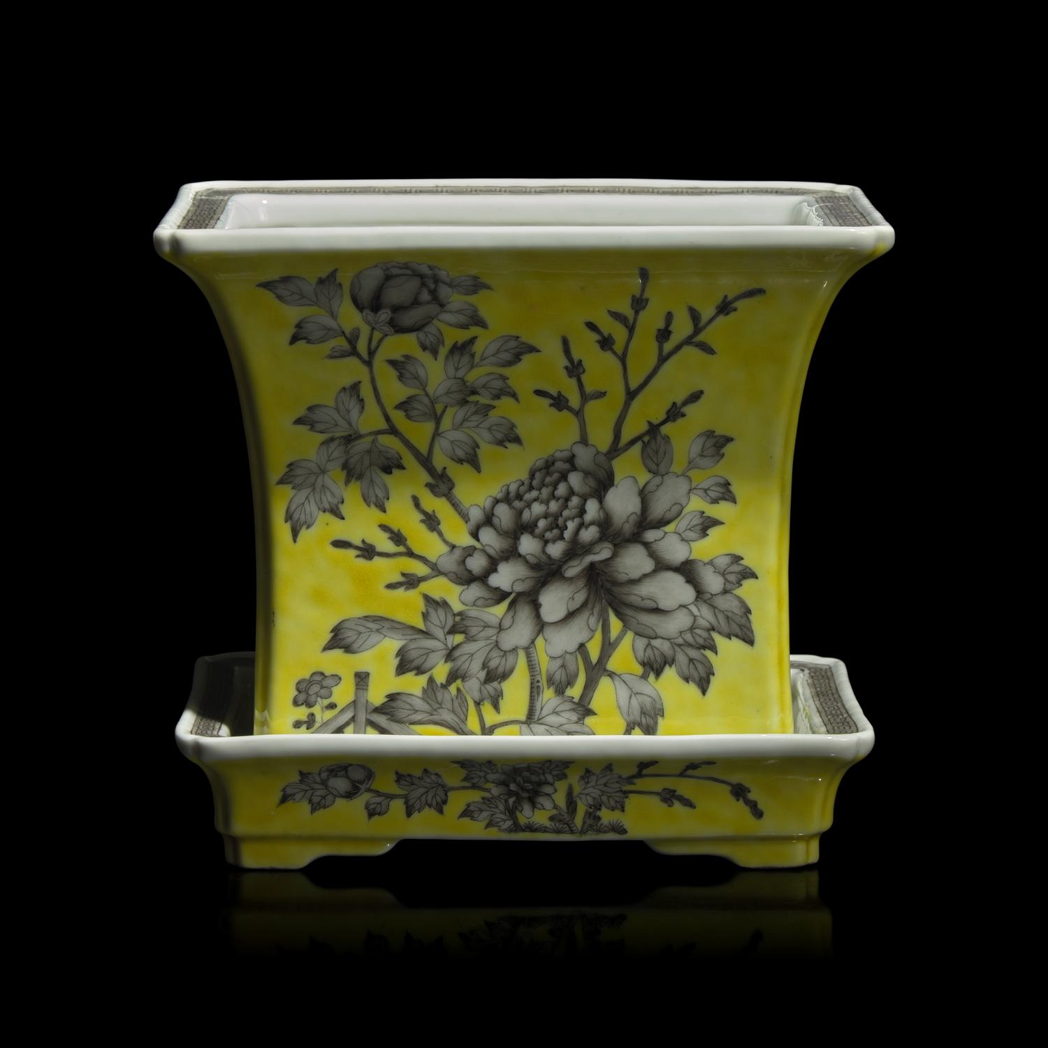 A Chinese Grisaille Decorated Yellow Ground Porcelain Rectangular 'Peony' Jardinière and Stand, Late Qing/Republic Period, Tihe Dianzhi Iron-Red Seal Mark 晚清-民國 黃地墨彩花卉紋長方水仙盆及承盤一套