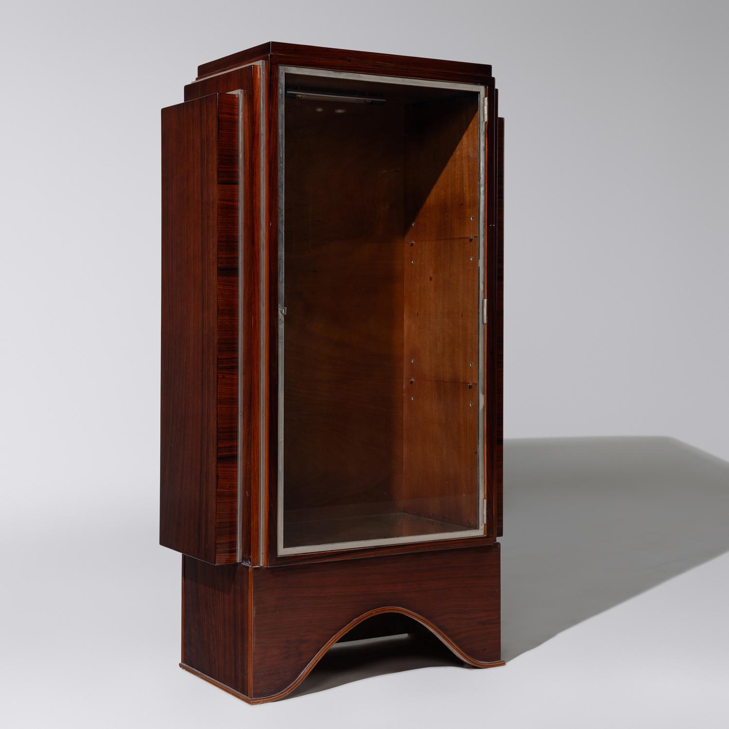 Vitrine cabinet