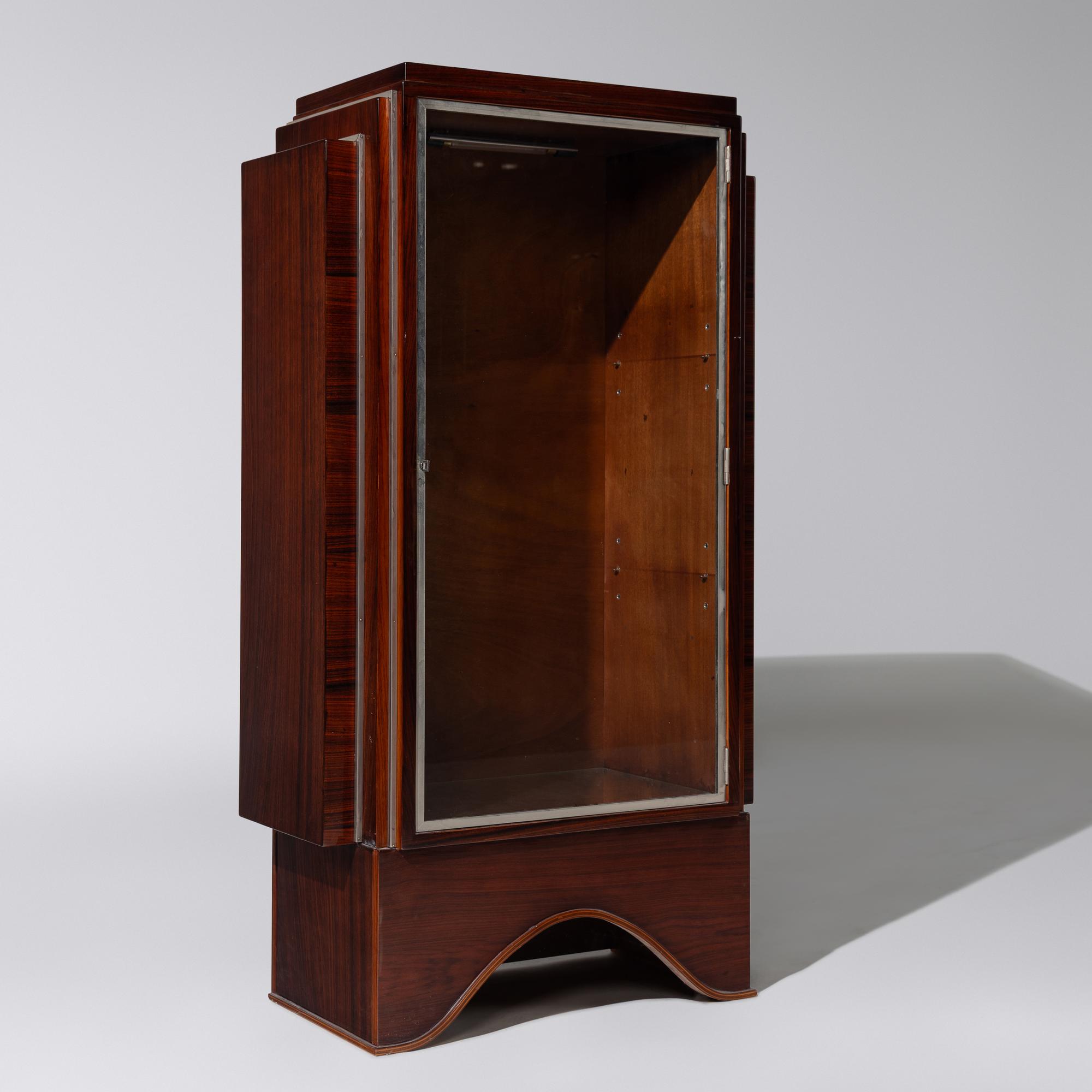 Vitrine cabinet