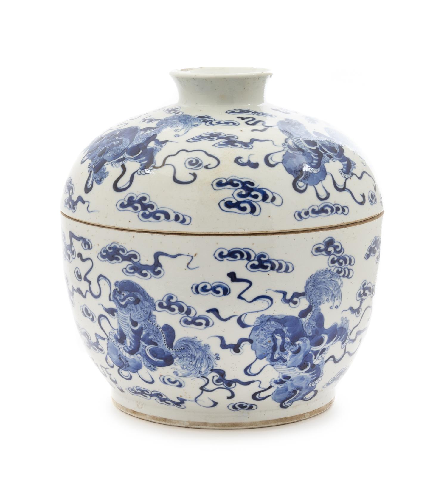 A Chinese Blue and White Porcelain Bowl and Cover Height 12 x diameter 10 1/4 inches. — 19TH CENTURY