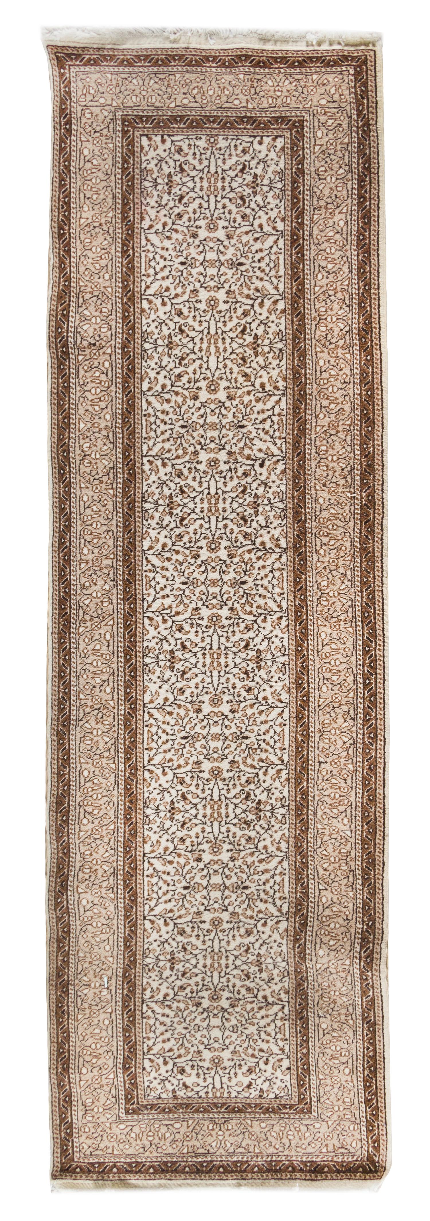 A Tabriz Wool Runner — SECOND HALF 20TH CENTURY