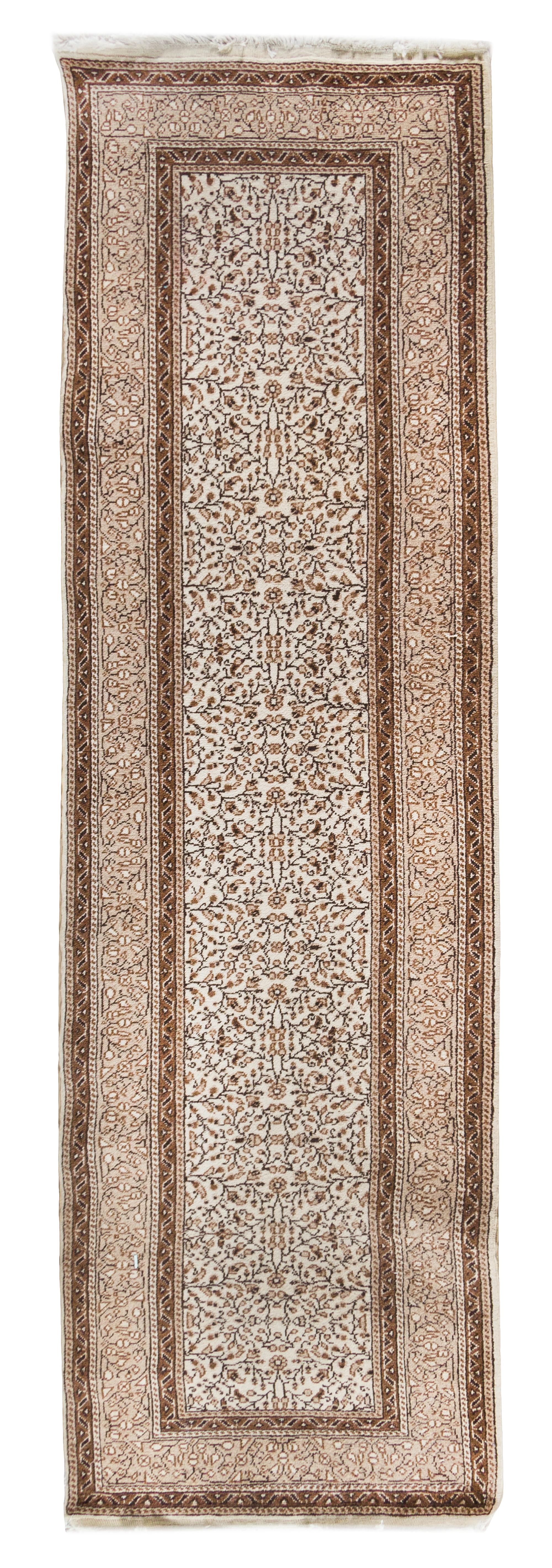 A Tabriz Wool Runner — SECOND HALF 20TH CENTURY