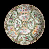 Two Chinese Canton Famille Rose Porcelain Wares, 19th Century — 清晚期 廣彩人物圖大碗及賞盤