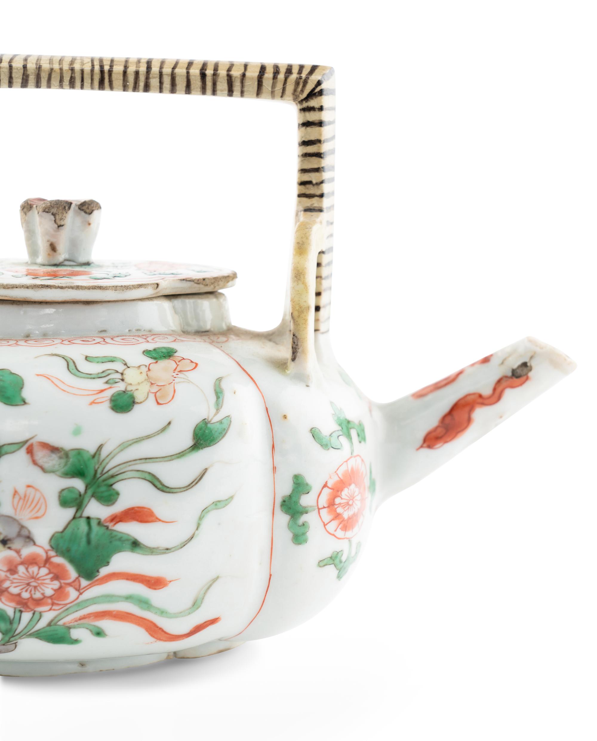 A Chinese Export Porcelain Teapot