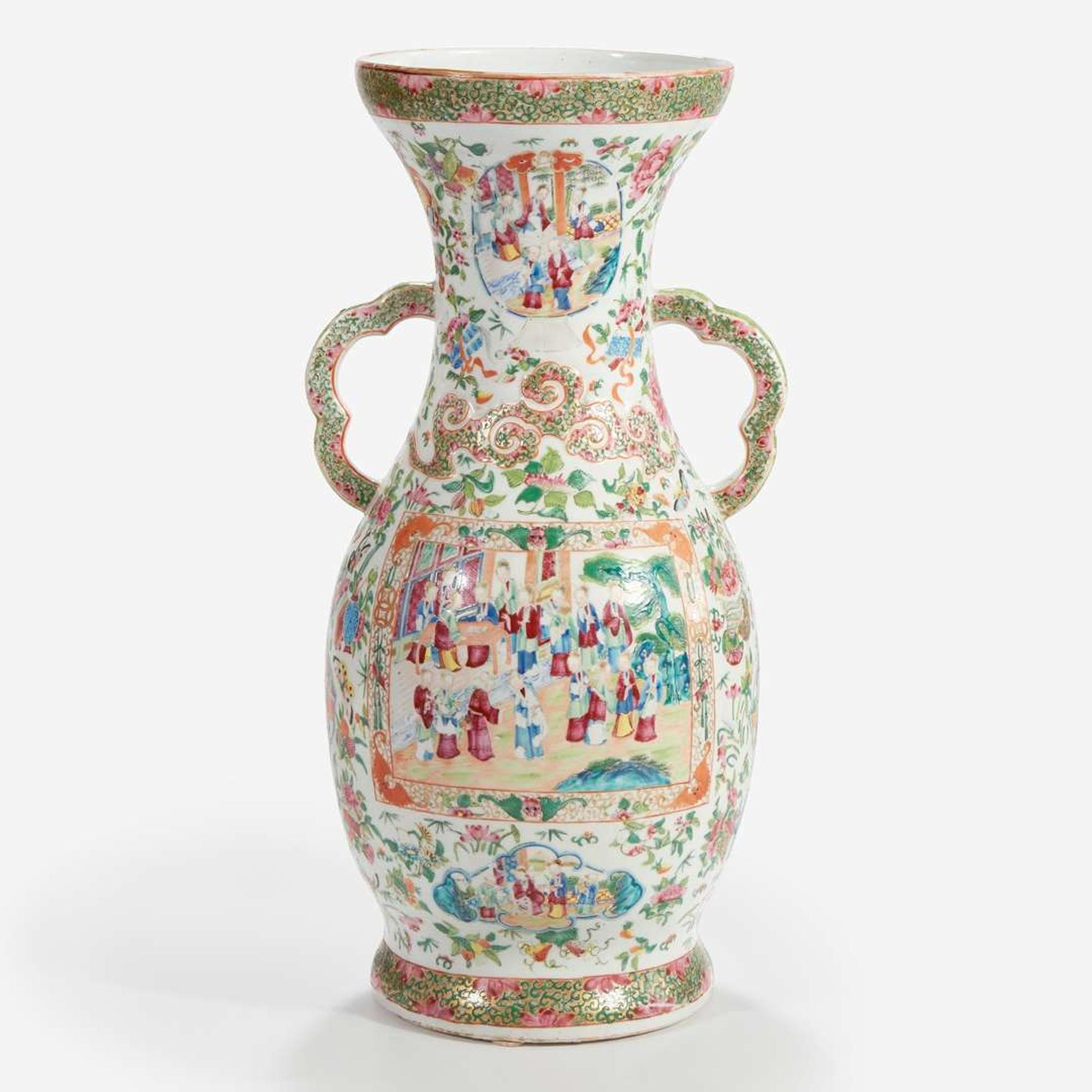 A large Chinese export famille rose-decorated porcelain vase Qing dynasty, 19th century