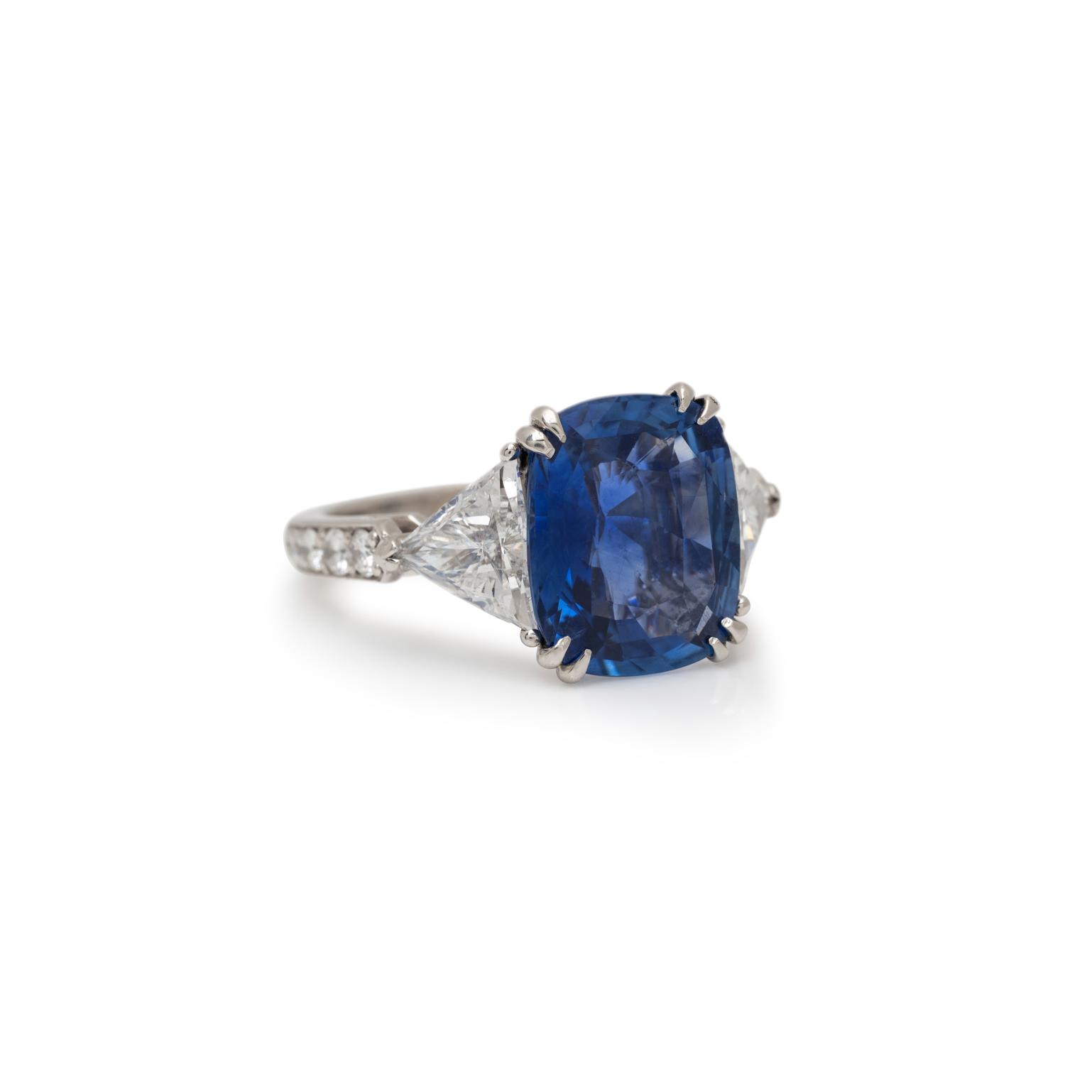 SAPPHIRE AND DIAMOND RING