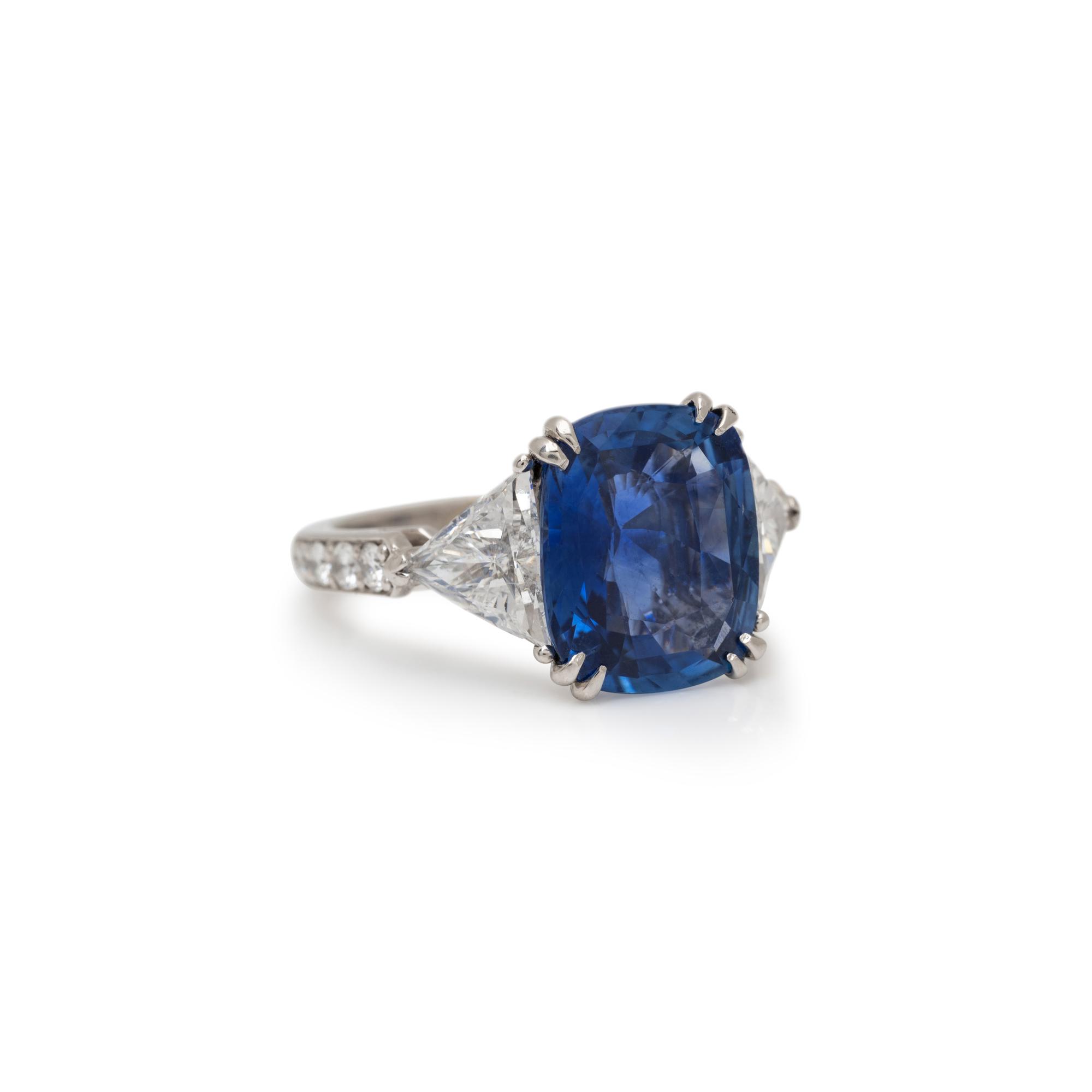 SAPPHIRE AND DIAMOND RING