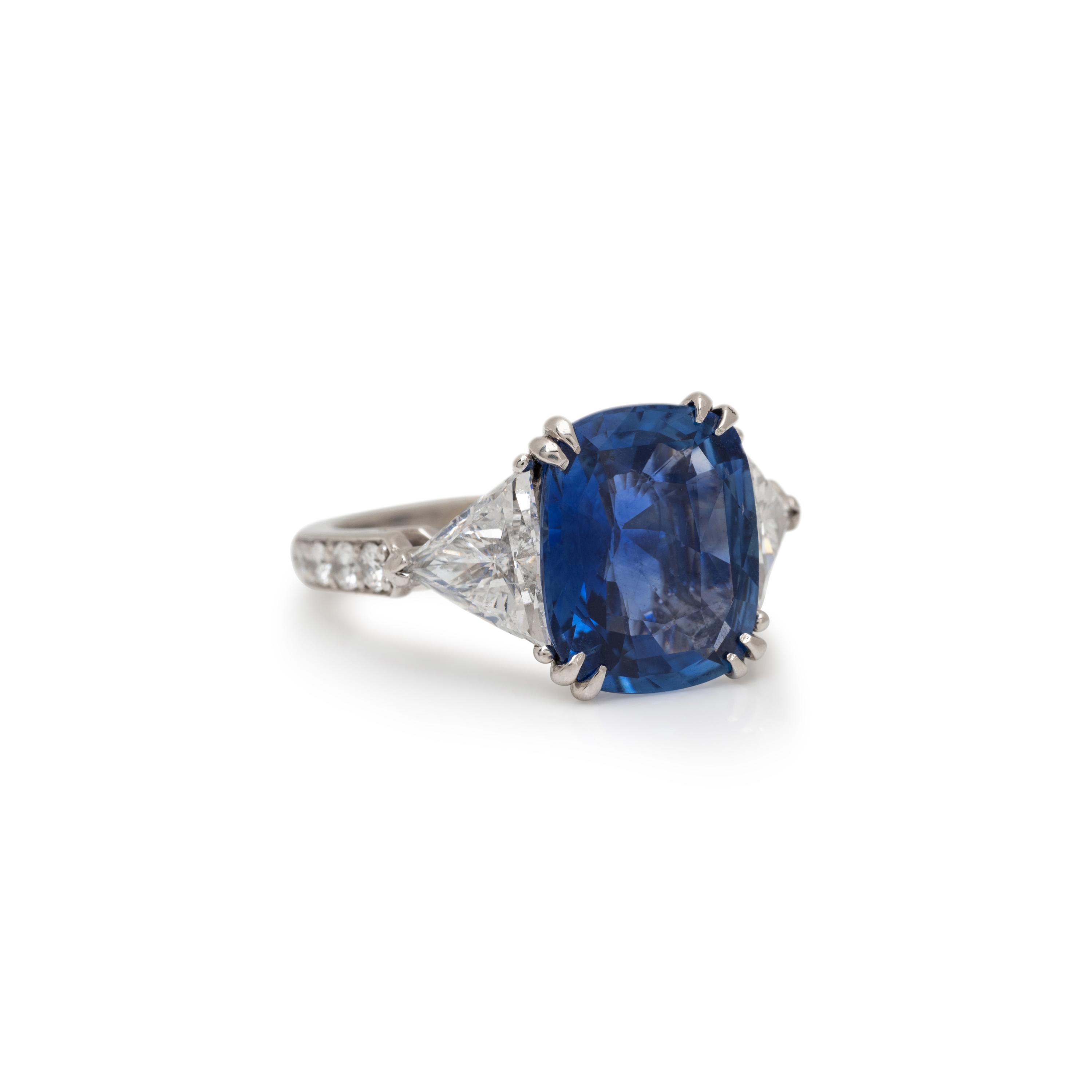 SAPPHIRE AND DIAMOND RING