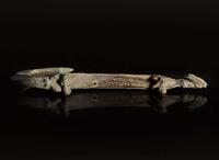 A rare Vietnamese bronze zoomorphic creature, Dong Son Culture, circa 500 BC 越南動物型青銅鉤 東山文化 約公元前500 年