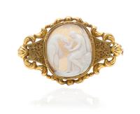 A Victorian Yellow Gold and Agate Cameo Brooch, Mid 19th Century, 6.70 dwts.