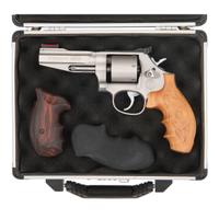 *Smith & Wesson Performance Center Model 686-7 in .38 Super in Box with Extra Grips