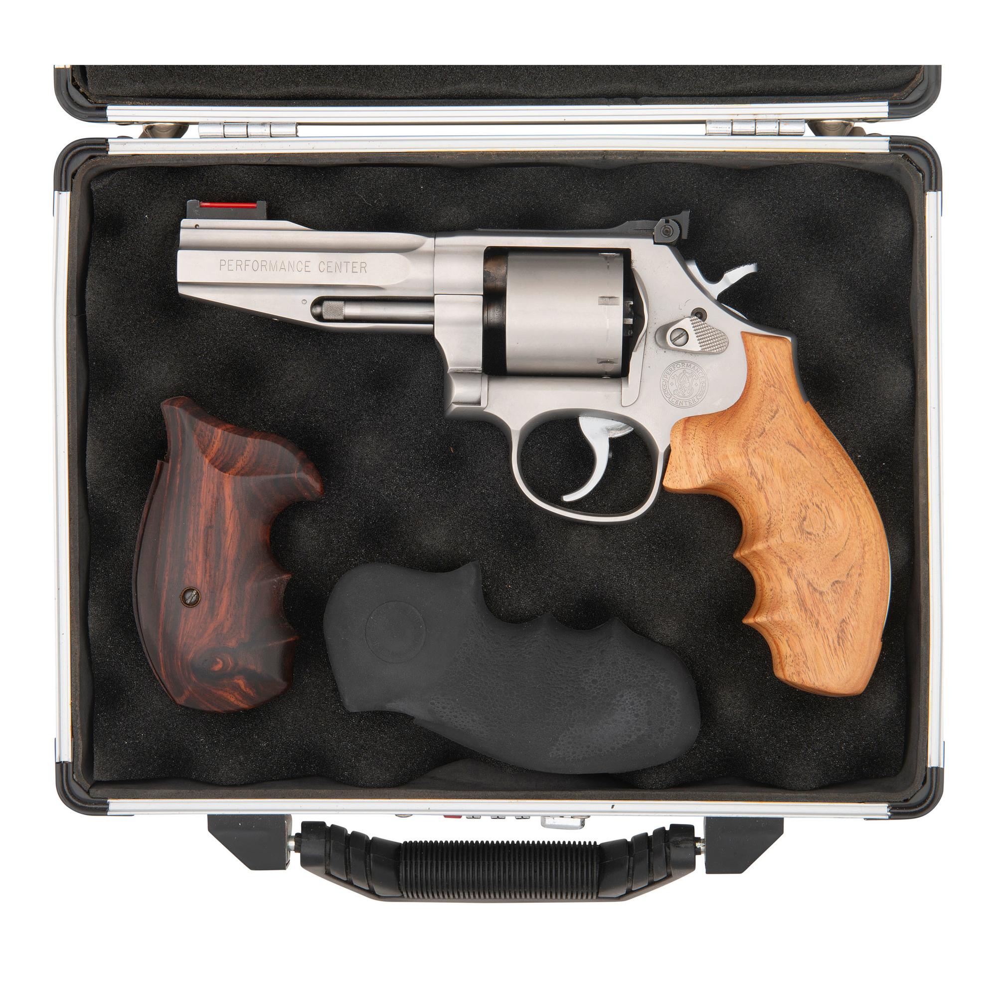 *Smith & Wesson Performance Center Model 686-7 in .38 Super in Box with Extra Grips