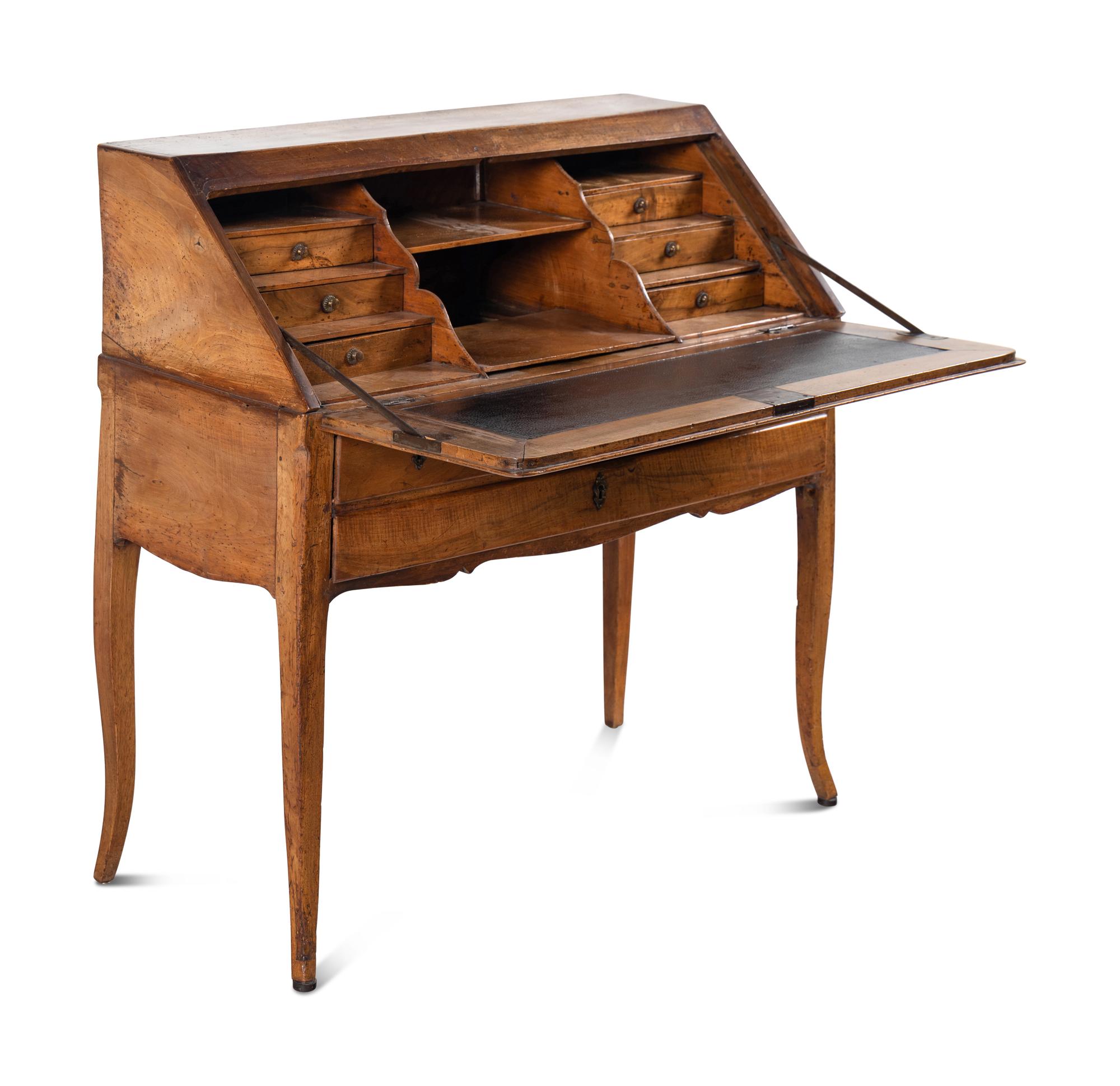 A Louis XV Walnut Bureau en Pente