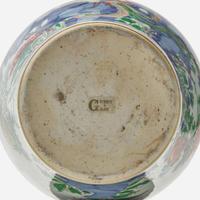An associated pair of Chinese wucai-decorated porcelain jars and covers 五彩盖罐 或为一对 17th century ????