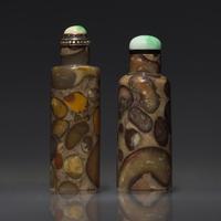 Two Chinese Cylindrical Puddingstone Snuff Bottles, Qing Dynasty, Circa 1760-1860 — 1760-1860年 抱子石素面鼻煙壺兩支