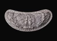 An unusual Indian silver-mounted buffalo horn box 印度嵌銀牛角盒