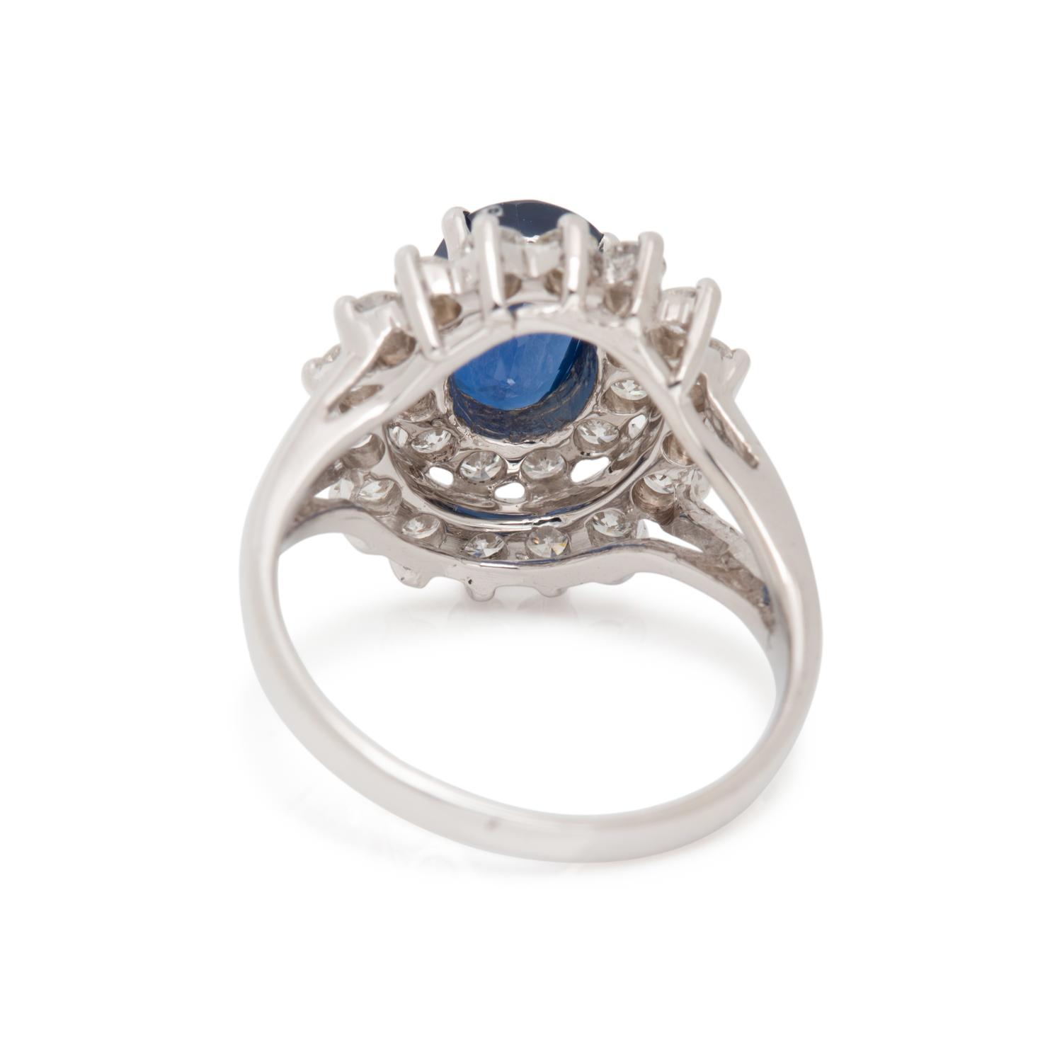 SAPPHIRE AND DIAMOND RING