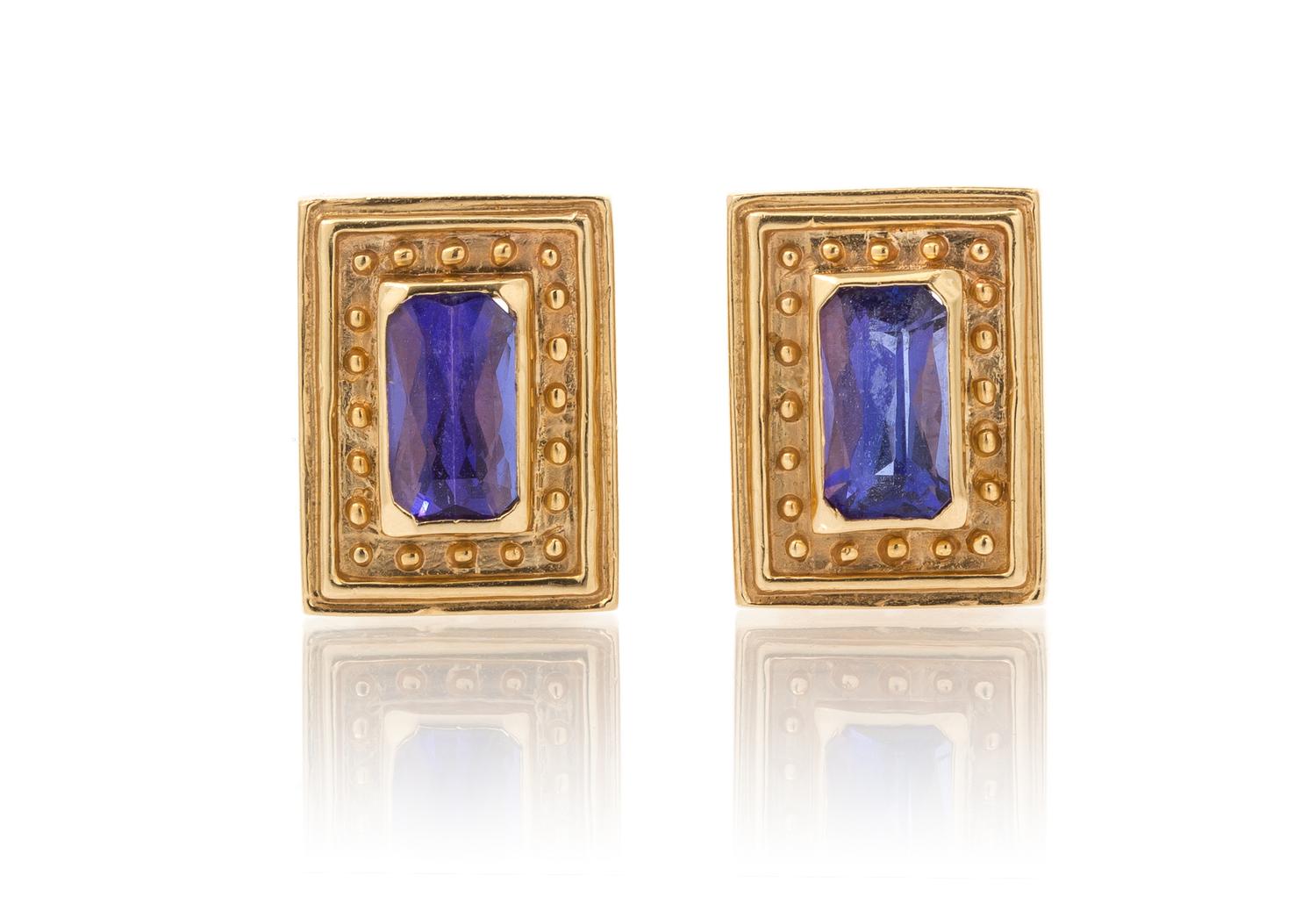 A Pair of Yellow Gold and Tanzanite Earclips, 8.70 dwts.